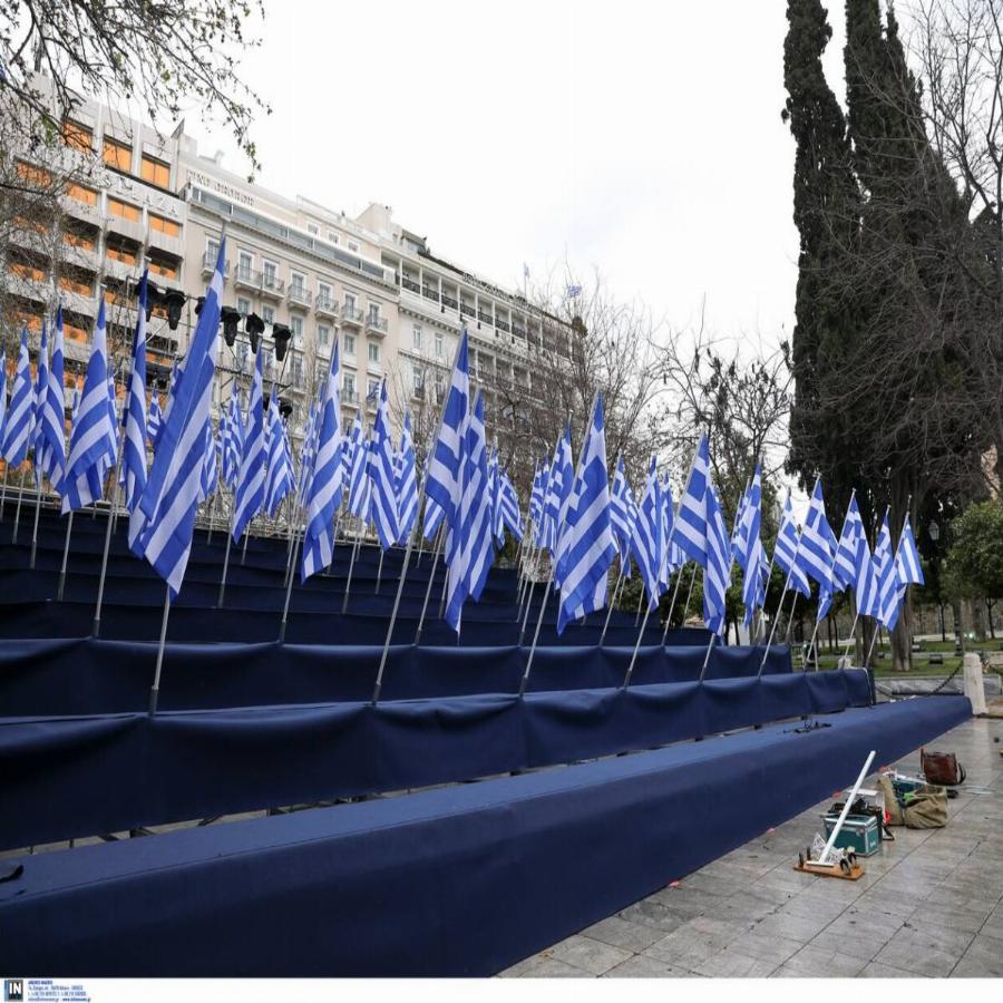 25η Μαρτίου παρέλαση: Το Σύνταγμα γέμισε με ελληνικές σημαίες – Πληροφορίες για την παρέλαση