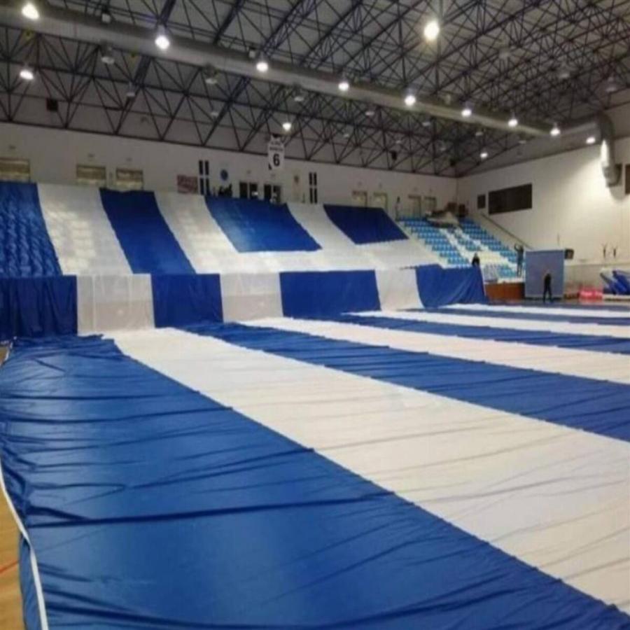 Σαντορίνη: Ομάδα έφτιαξε ελληνική σημαία 1.500 τ.μ. για να μπει στο ρεκόρ Γκίνες