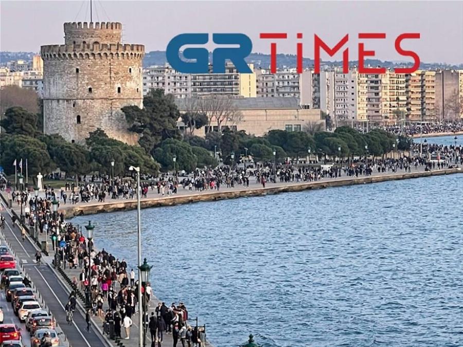 Θεσσαλονίκη σοκ: Τεράστιος συνωστισμός χθες βράδυ στη Μητροπόλεως – Χαμός στην παραλία το απόγευμα