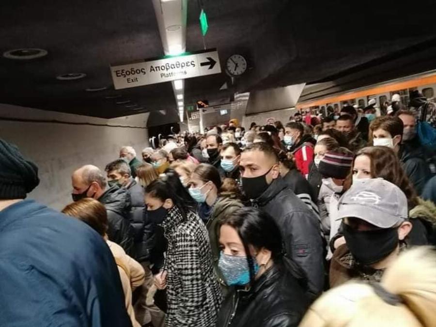 Μοναστηράκι: Απίστευτος συνωστισμός στα μέσα μαζικής μεταφοράς – Σοκαριστικές εικόνες
