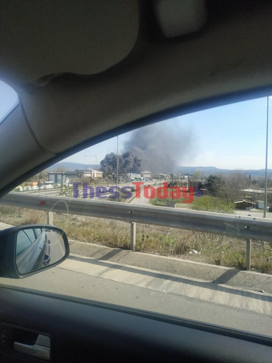 Θεσσαλονίκη φωτιά: Φωτιά ξέσπασε κοντά στο στρατιωτικό αεροδρόμιο της πόλης