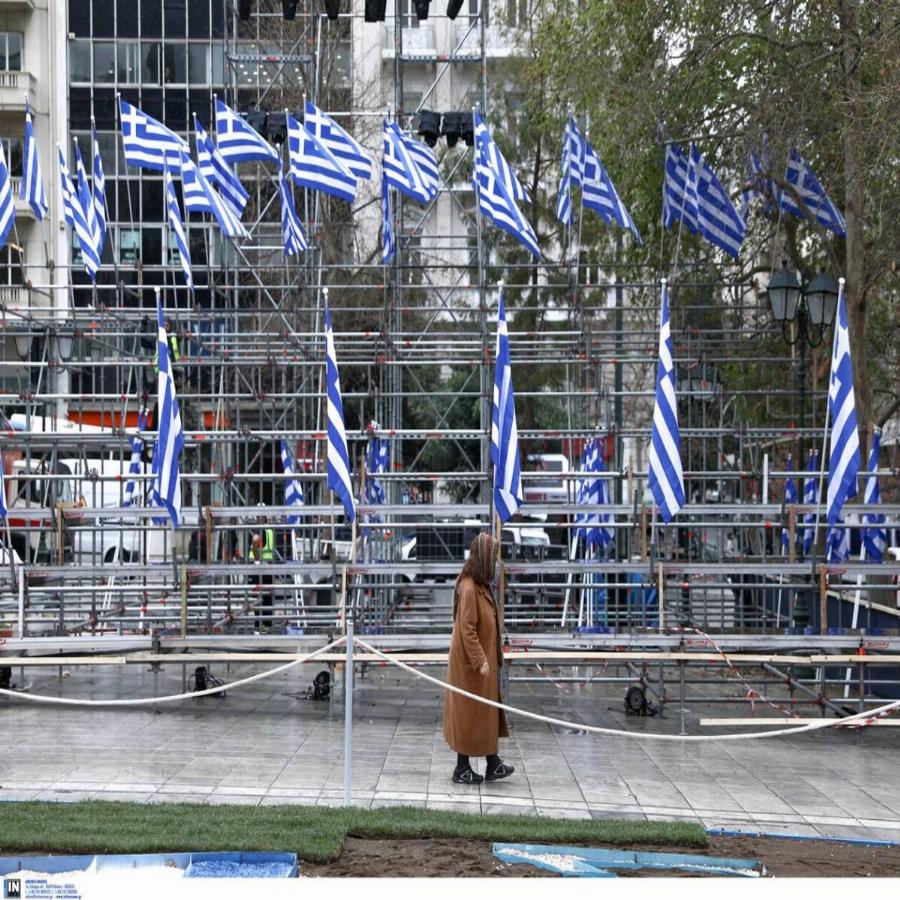 25η Μαρτίου παρέλαση: Το Σύνταγμα γέμισε με ελληνικές σημαίες – Πληροφορίες για την παρέλαση