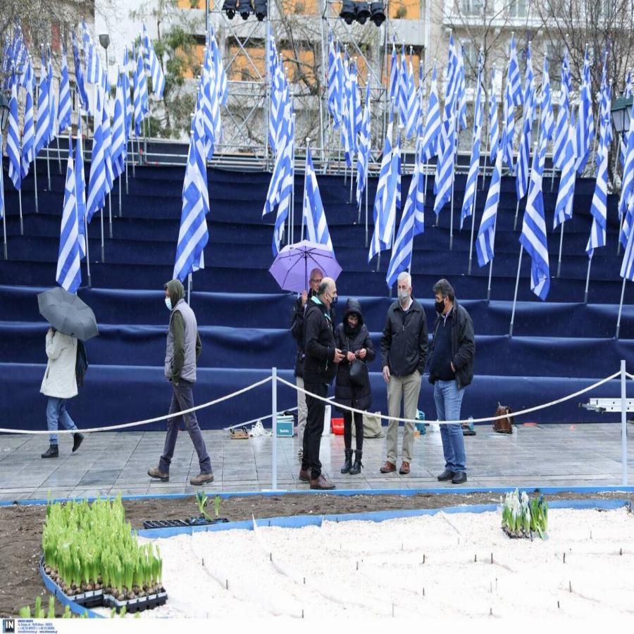 25η Μαρτίου παρέλαση: Το Σύνταγμα γέμισε με ελληνικές σημαίες – Πληροφορίες για την παρέλαση