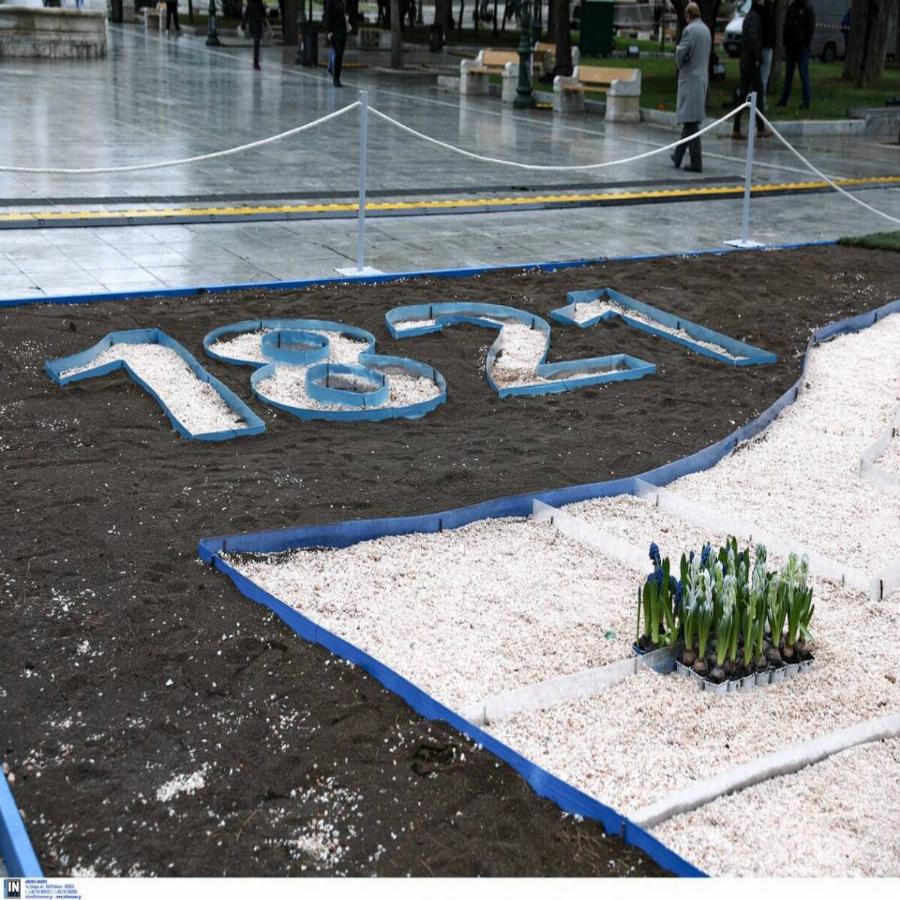 25η Μαρτίου παρέλαση: Το Σύνταγμα γέμισε με ελληνικές σημαίες – Πληροφορίες για την παρέλαση