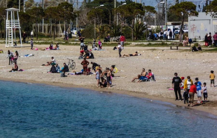 Θεσσαλονίκη σοκ: Τεράστιος συνωστισμός χθες βράδυ στη Μητροπόλεως – Χαμός στην παραλία το απόγευμα