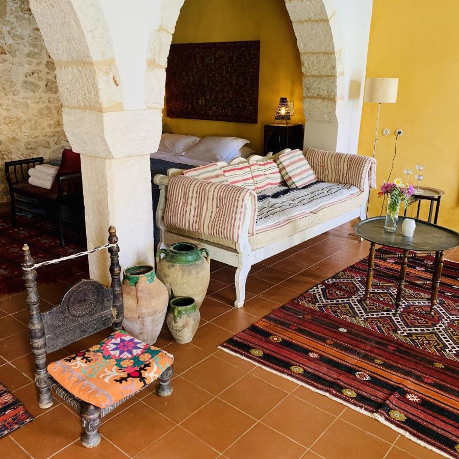 Telegraph: Αυτά είναι τα 6 καλύτερα ξενοδοχεία σε ελληνικά νησιά για διακοπές στη «μυστική Μεσόγειο»