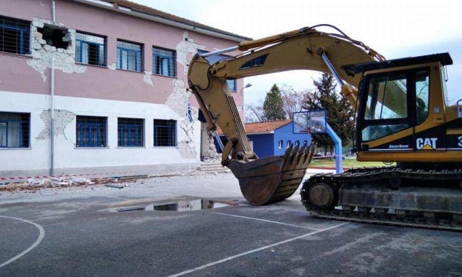 Δαμάσι Λάρισας: Ο διευθυντής χτυπάει το τελευταίο κουδούνι πριν να κατεδαφιστεί το σχολείο