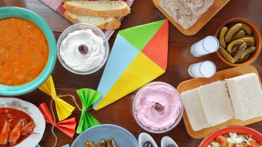 Καιρός Καθαρά Δευτέρα: Βροχές, καταιγίδες και χιονοπτώσεις στα ορεινά – Επιστροφή του χειμώνα