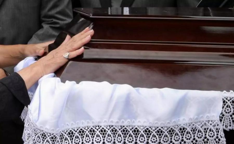 Δράμα: Σοκ με κηδεία ιερέα που συγκέντρωσε 2.000 άτομα – «Είχε πολλά πνευματικά παιδιά» είπε ο Δήμαρχος