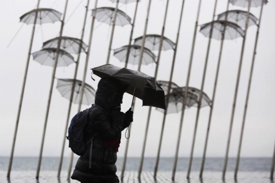 Πρόγνωση καιρού 8/3: Βροχές και περιορισμένη ορατότητα σήμερα στη χώρα – Αναλυτικά ο καιρός