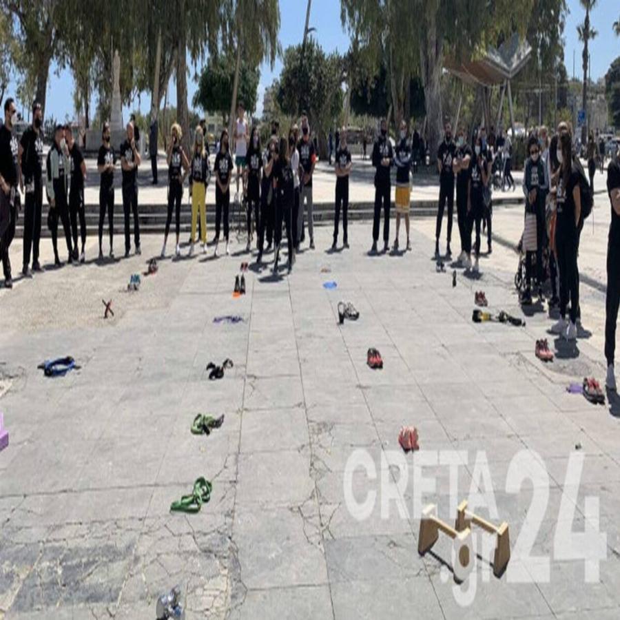 Ηράκλειο Κρήτης: Συμβολική διαμαρτυρία  με push ups στην πλατεία Ελευθερείας