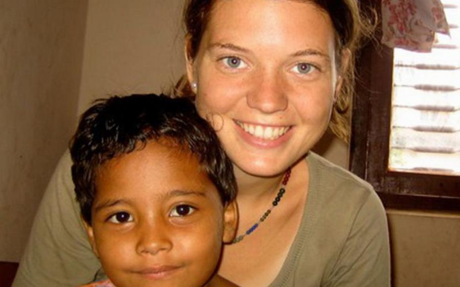 Μητέρα ορφανών: Η 23χρονη που αποφάσισε να αλλάξει τον κόσμο και το έκανε πράξη