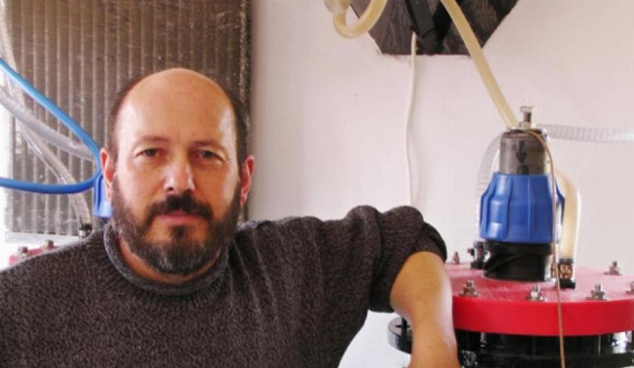 Κρητικός εφευρέτης παράγει δωρεάν καύσιμα από το νερό, απομονωμένος στο Ηράκλειο