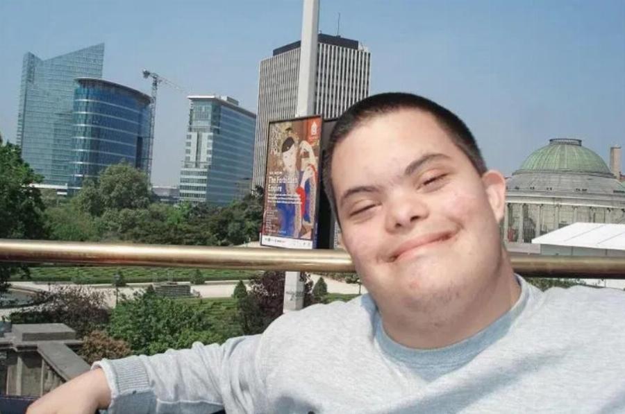 Χανιά: Σουπερμάρκετ τοποθέτησε φανάρι στην είσοδο για να μην παραβιάζονται τα μέτρα