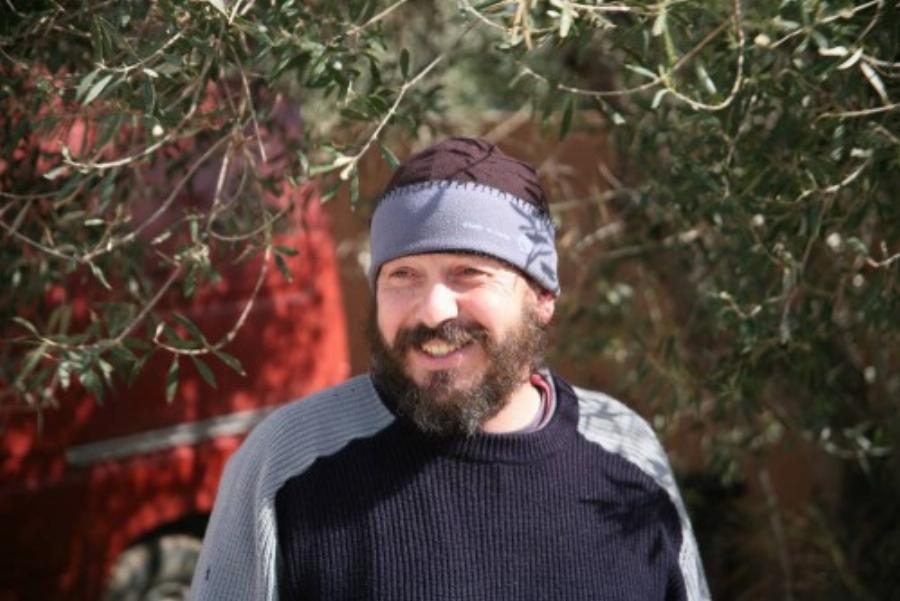 Κρητικός εφευρέτης παράγει δωρεάν καύσιμα από το νερό, απομονωμένος στο Ηράκλειο