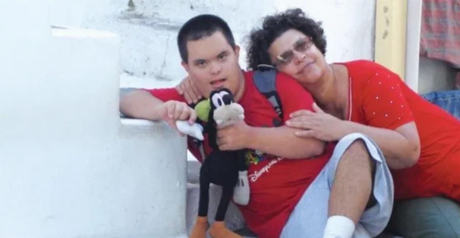 Αριστοτέλειο Πανεπιστήμιο: Νέο κορονοπάρτι στη Θεσσαλονίκη – Εικόνες απίστευτου συνωστισμού