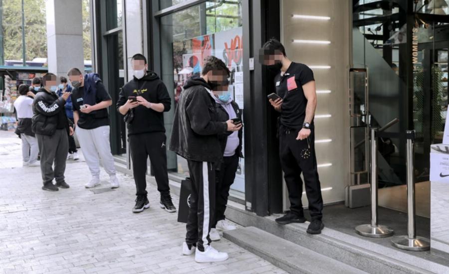 Ανοιχτό λιανεμπόριο: Εικόνες από τα ανοιχτά μαγαζιά στην Αθήνα – Τι γίνεται σε Πάτρα και Θεσσαλονίκη