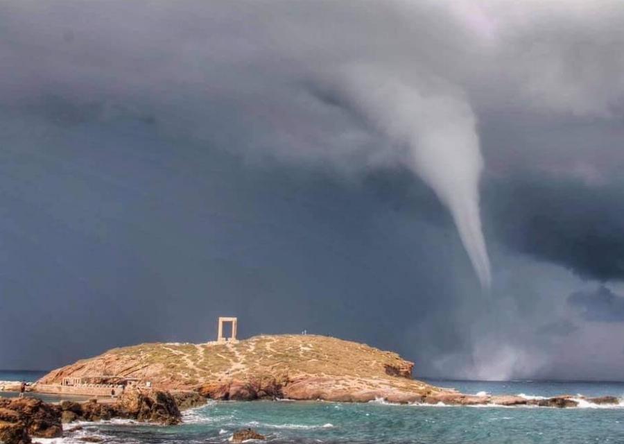 Θεσσαλονίκη σοκ: Περαστικός κατέγραψε ισχυρό ανεμοστρόβιλο στην περιοχή της Λαχαναγοράς
