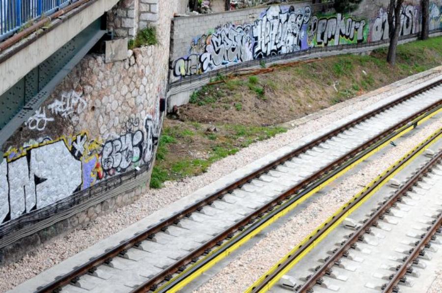 Φάληρο: Σοκ με άτομο που έπεσε στις ράγες του ηλεκτρικού