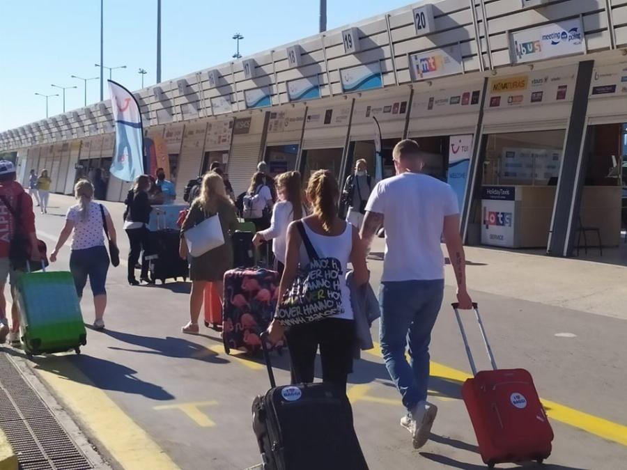 Ηράκλειο Κρήτης: Συναγερμός με το πρώτο θετικό κρούσμα σε Γερμανό τουρίστα – Μπήκε σε καραντίνα