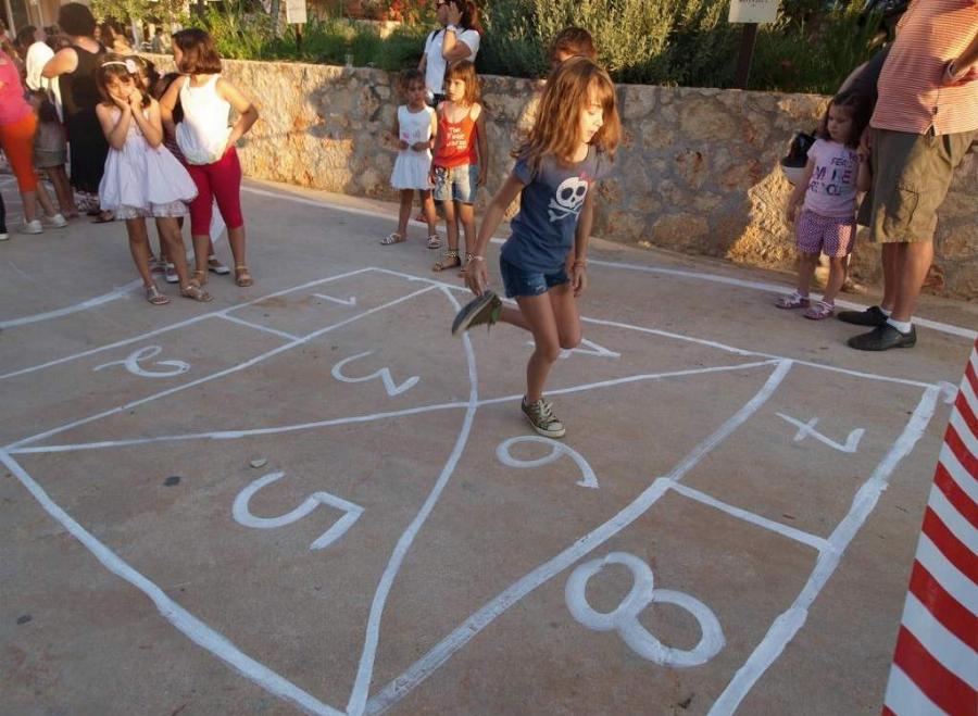 «Άραγε πως ζούσαμε τότε, χωρίς τηλεόραση, χωρίς κινητά…»: Αφιερωμένο στα παιδιά της αλάνας