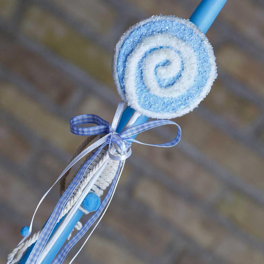 Μητέρα τα έβαλε με το νονό του παιδιού της επειδή του έφερε λαμπάδα από οργανισμό για καρκινοπαθή παιδιά