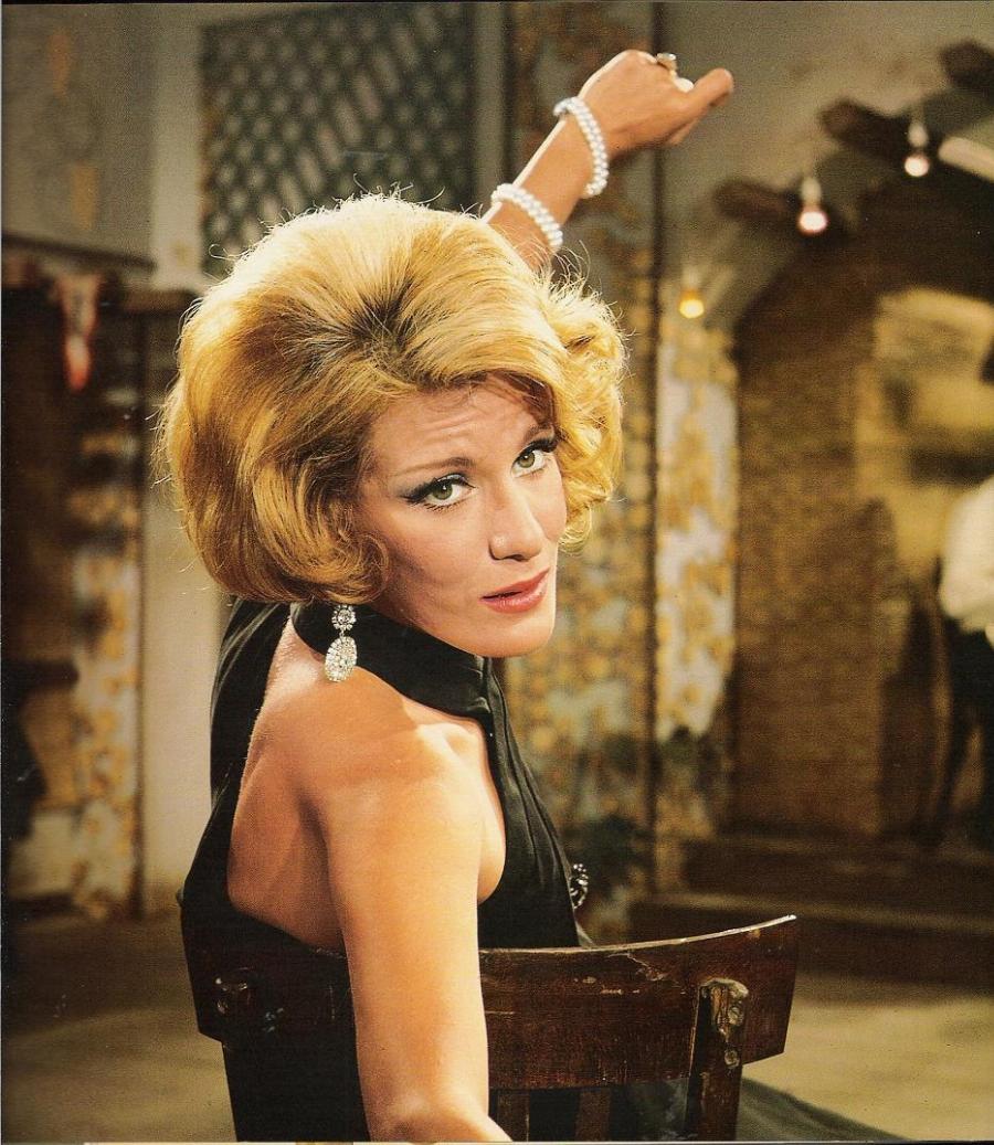 «Την Βουγιουκλάκη την έτρεμαν, η Καρέζη ήταν ψυχρή, η Βλαχοπούλου ήταν απρόσιτη και η Χρονοπούλου είχε διαδώσει πως πεθαίνει»