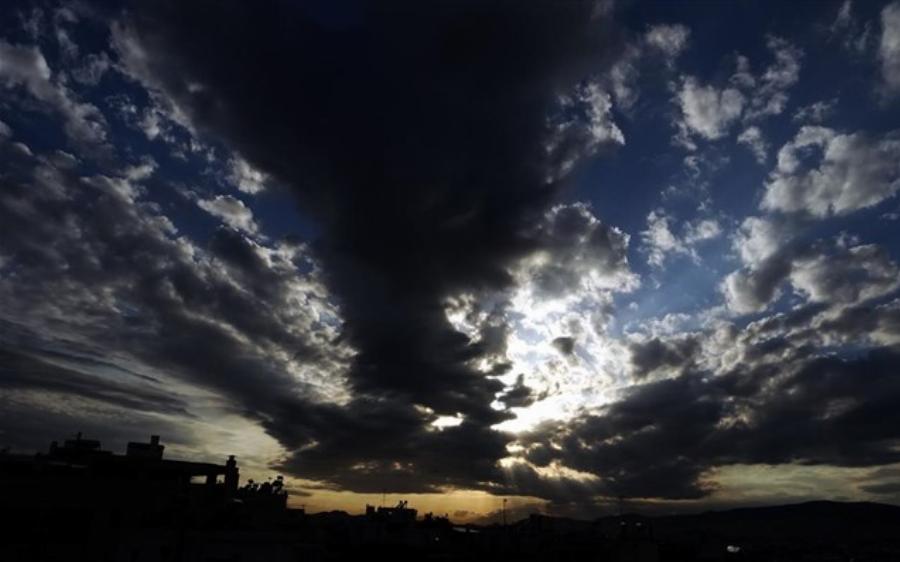 Πρόγνωση καιρού 7/4: Κακοκαιρία με τοπικές βροχές και καταιγίδες – Σε ποιες περιοχές