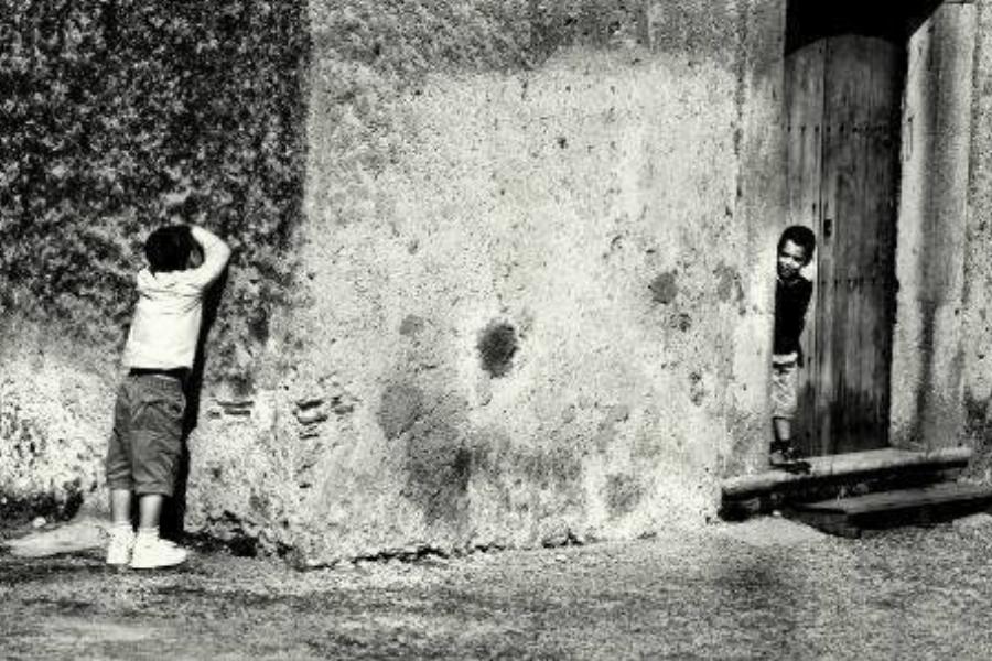 «Άραγε πως ζούσαμε τότε, χωρίς τηλεόραση, χωρίς κινητά…»: Αφιερωμένο στα παιδιά της αλάνας