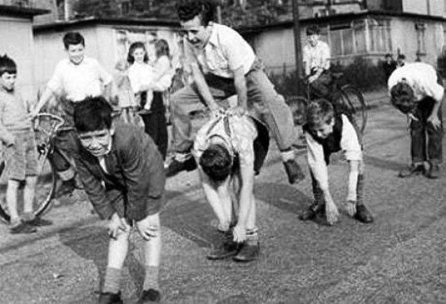 «Άραγε πως ζούσαμε τότε, χωρίς τηλεόραση, χωρίς κινητά…»: Αφιερωμένο στα παιδιά της αλάνας