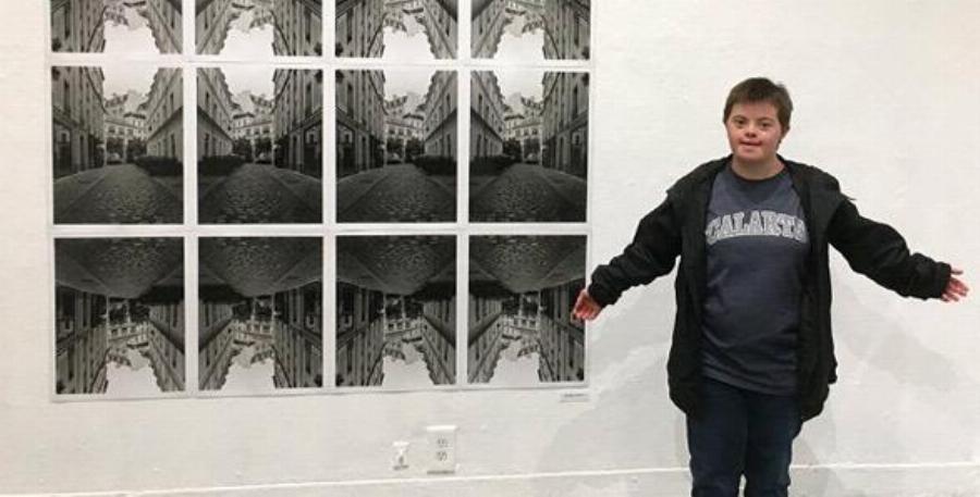 «H κόρη μου με σύνδρομο Down πήρε το πτυχίο της κι εγώ είμαι ο πιο περήφανος μπαμπάς στον πλανήτη»