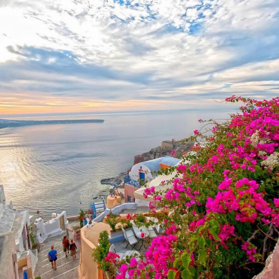 Σαντορίνη: Ψηφίστηκε ως ένας από τους κορυφαίους προορισμούς για γαμήλιο ταξίδι