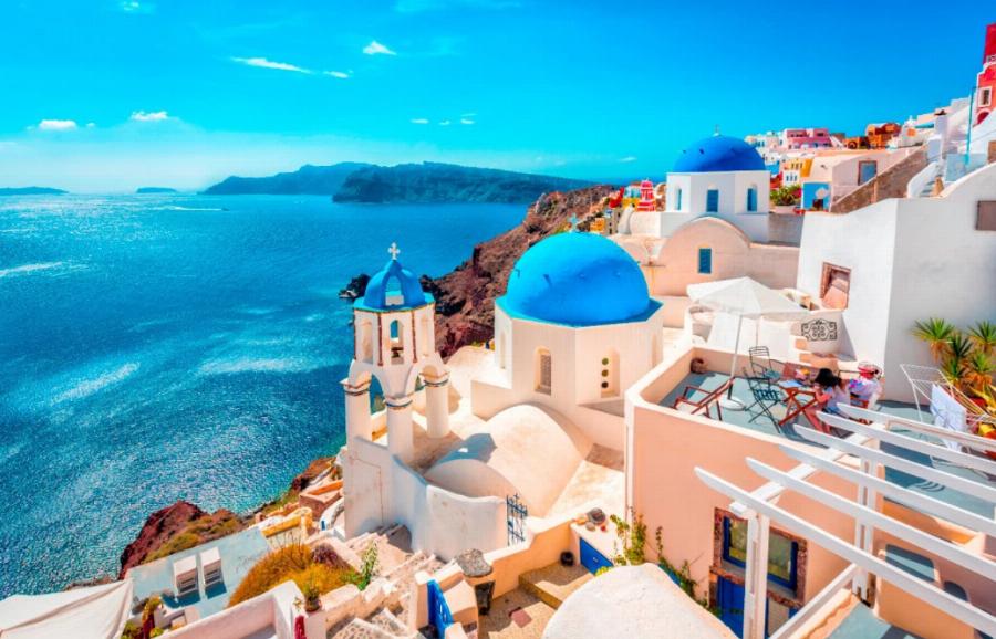 Σαντορίνη: Ψηφίστηκε ως ένας από τους κορυφαίους προορισμούς για γαμήλιο ταξίδι
