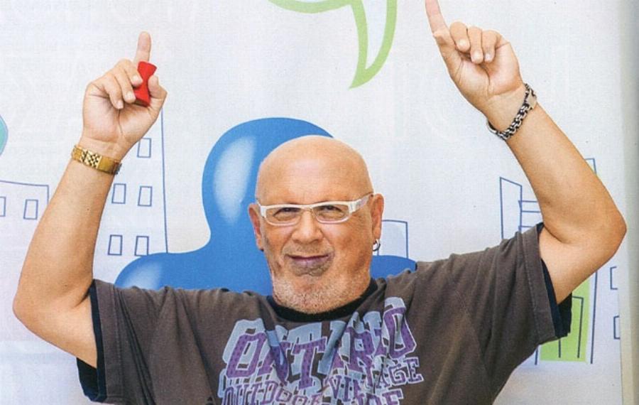 Λάκης Παπαδόπουλος: Η αλήθεια για το σημάδι στο πρόσωπο, η τεράστια καριέρα και το επάγγελμα του  γιου του