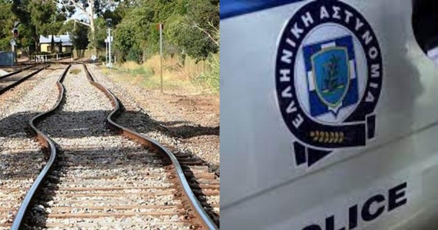 Σοκ στον Βόλο: Άνδρας ξάπλωσε στις γραμμές του τρένου και φώναζε «πατήστε με!»