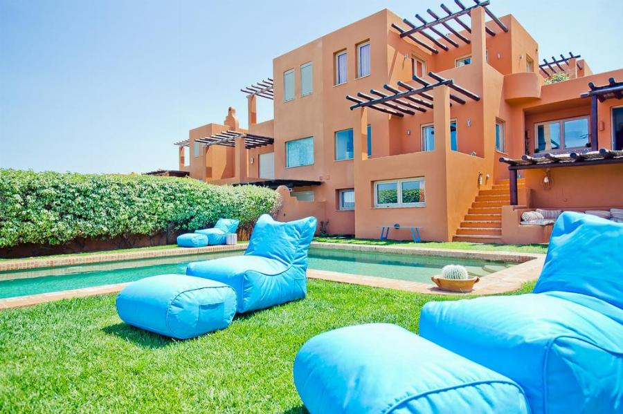 Πάσχα στην Αττική: Ανάρπαστες οι βίλες στις παραλιακές περιοχές – Πού κυμαίνονται οι τιμές