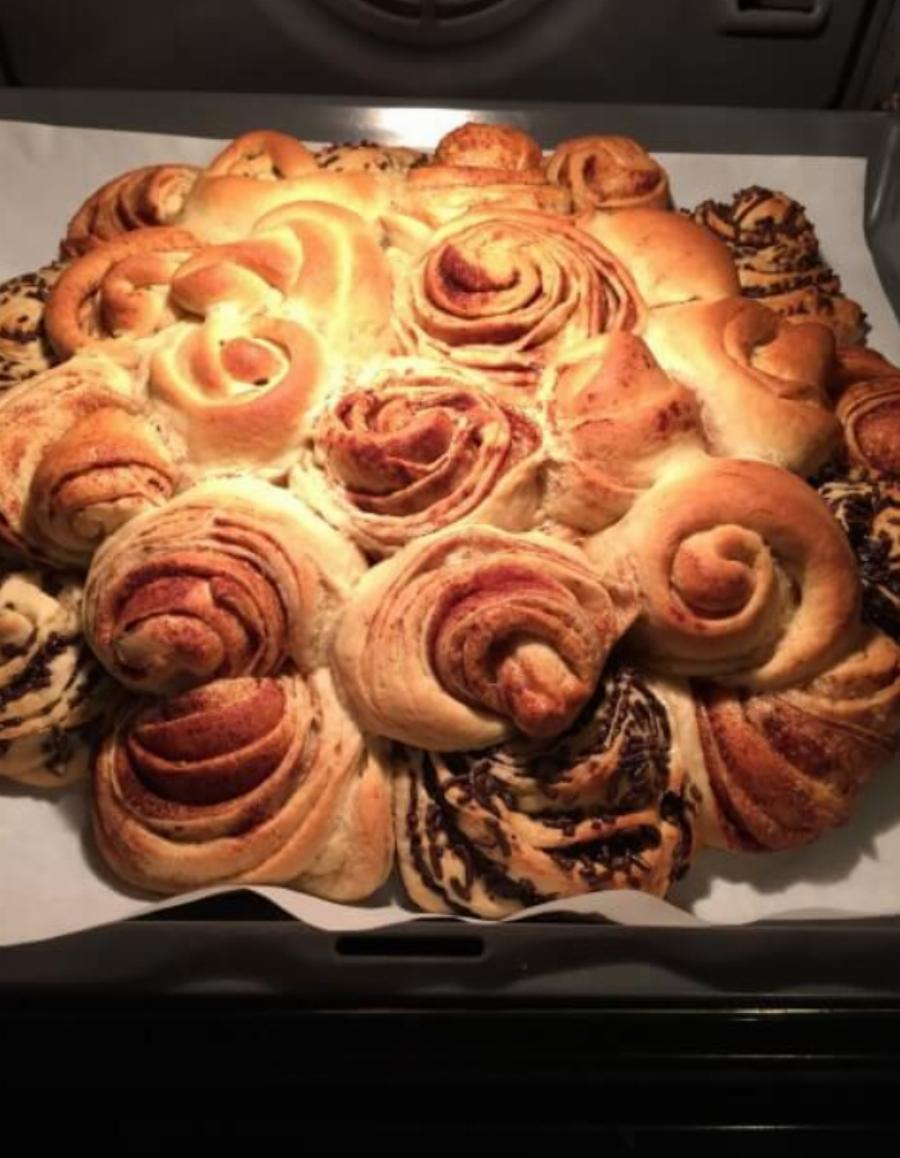 Λουλουδιαστό τσουρέκι: Το μυστικό της Αργυρώς για αφράτα, φουσκωμένα τσουρεκάκια