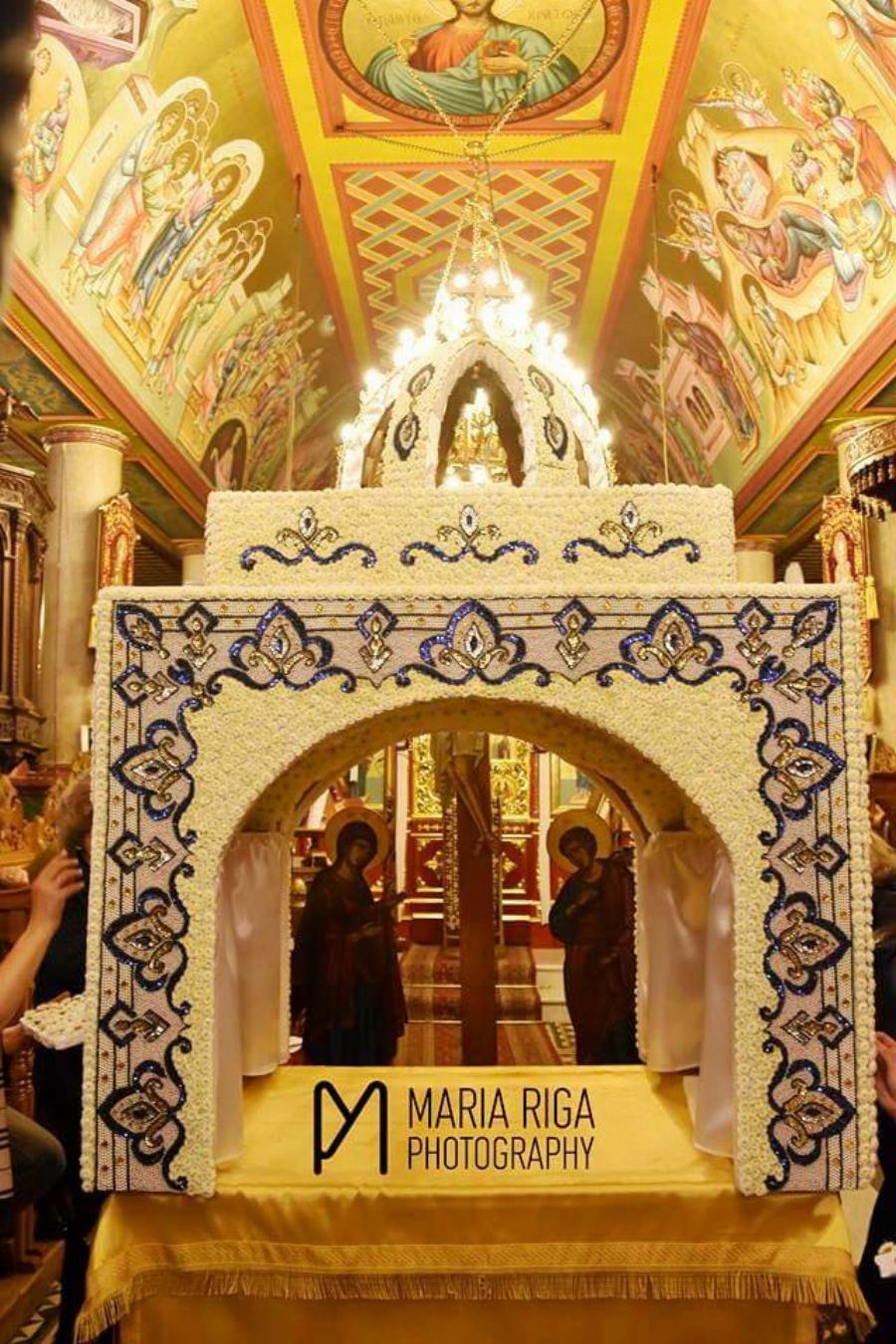 Χαλκιδική επιτάφιος: Έργο τέχνης ο Επιτάφιος στην Ουρανούπολη με 80.000 χάντρες και πέρλες και 20.000 χρυσάνθεμα