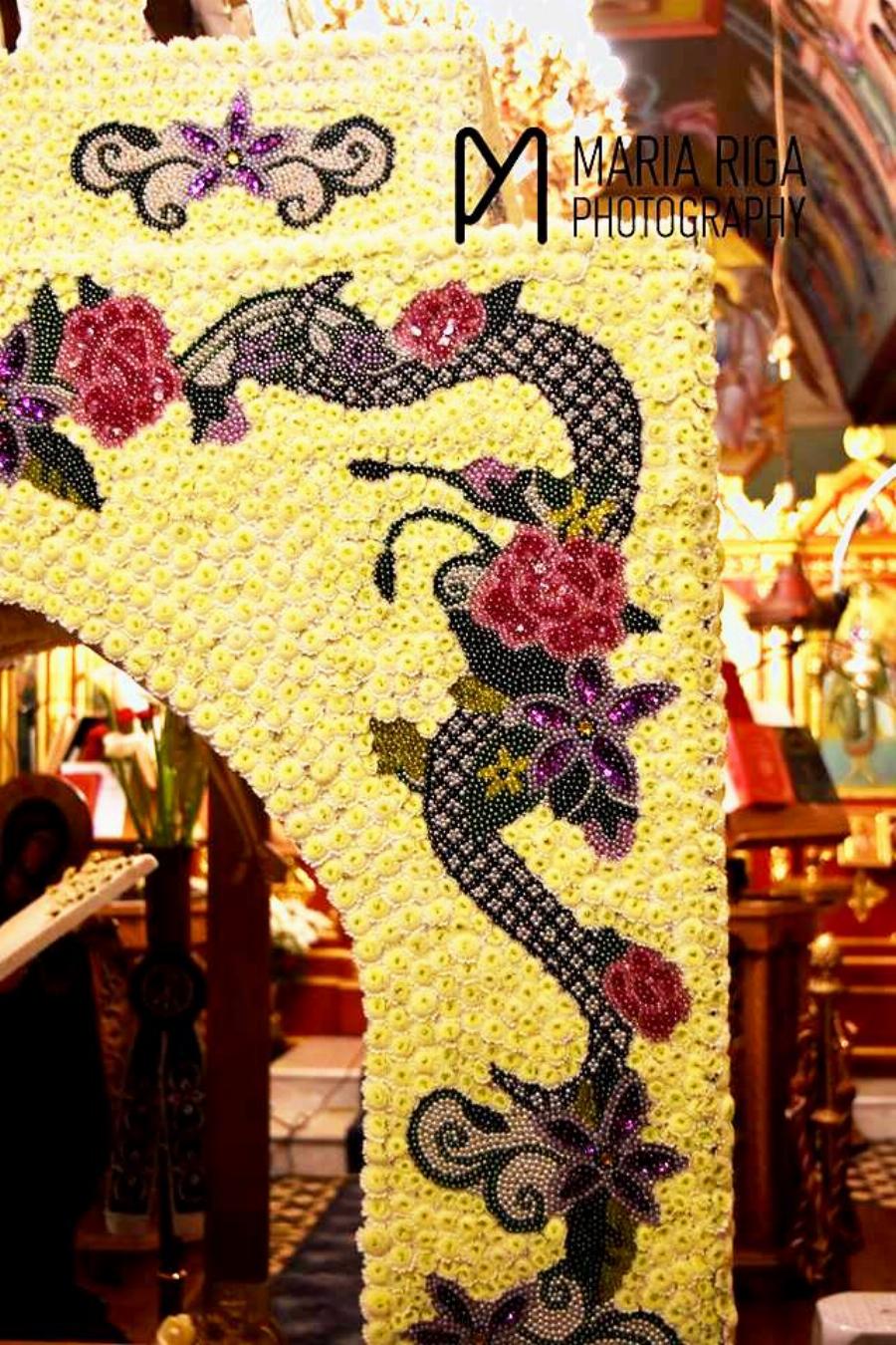 Χαλκιδική επιτάφιος: Έργο τέχνης ο Επιτάφιος στην Ουρανούπολη με 80.000 χάντρες και πέρλες και 20.000 χρυσάνθεμα