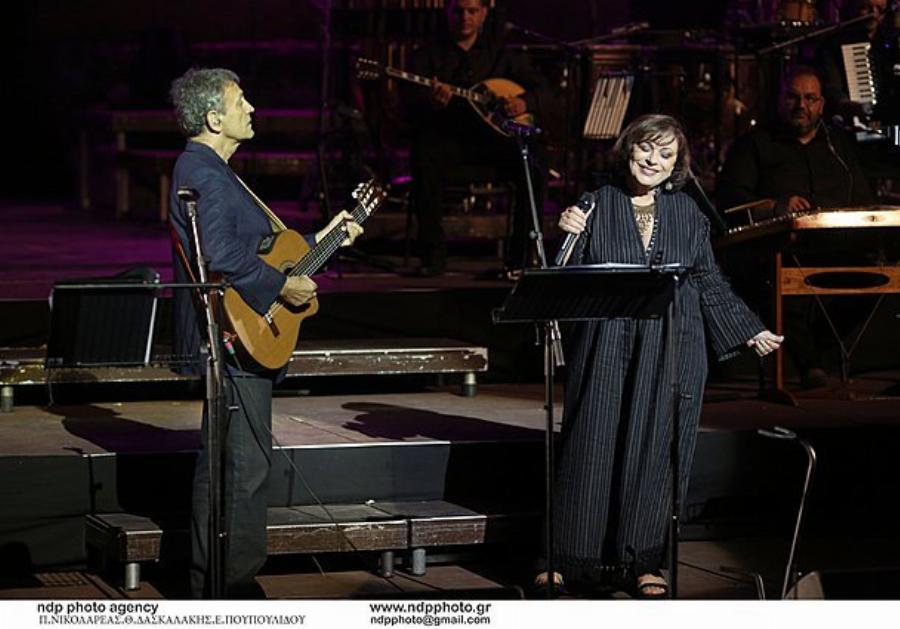 Χαρούλα Αλεξίου: H απόφασή της να σταματήσει το τραγούδι και η τελευταία συγκινητική υπόκλιση στο κοινό της Αθήνας