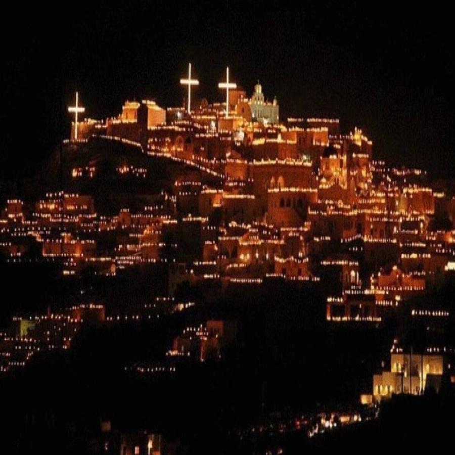 Επιτάφιος στη Σαντορίνη: Ο πιο όμορφος και ιδιαίτερος επιτάφιος της χώρας