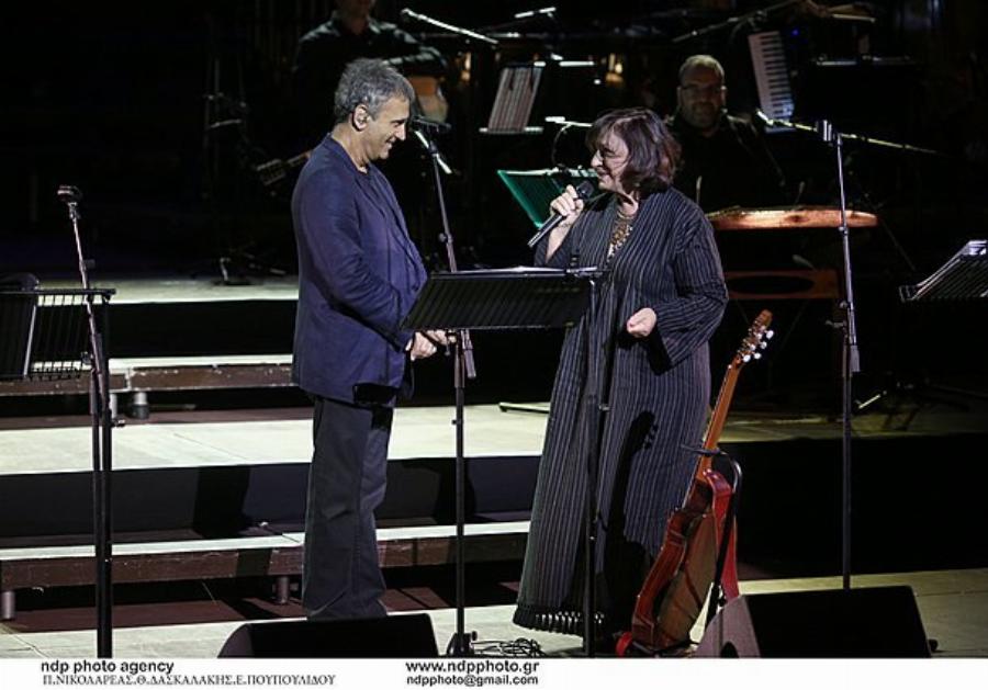 Χαρούλα Αλεξίου: H απόφασή της να σταματήσει το τραγούδι και η τελευταία συγκινητική υπόκλιση στο κοινό της Αθήνας