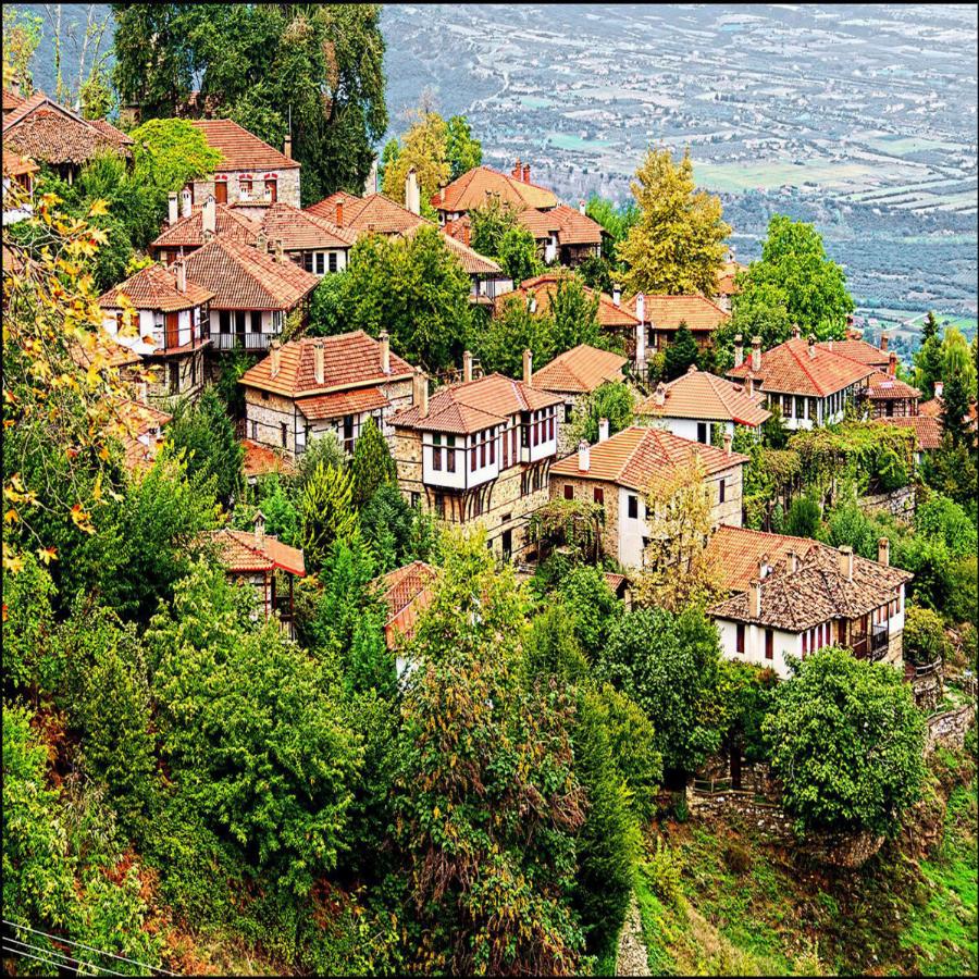 Μικρή Πάρος: Κρυστάλλινα νερά, δωρεάν ξαπλώστρες και φτηνές ταβέρνες, 3,5 ώρες από την Αθήνα