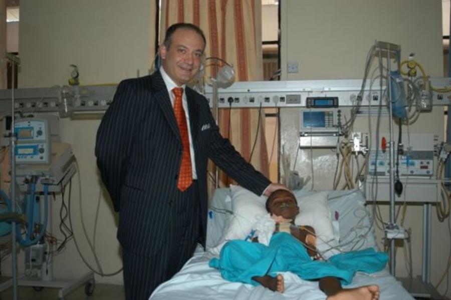 Αυξέντιος Καλαγκός: Ο γιατρός των φτωχών παιδιών – Έχει χειρουργήσει δωρεάν 14.000 παιδιά