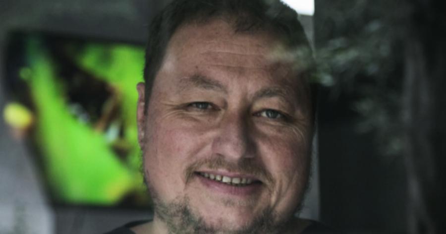 Δημήτρης Γιαννούσης: Ο Έλληνας γιατρός που σώζει ζωές στις εμπόλεμες ζώνες και στις αφρικανικές φαβέλες