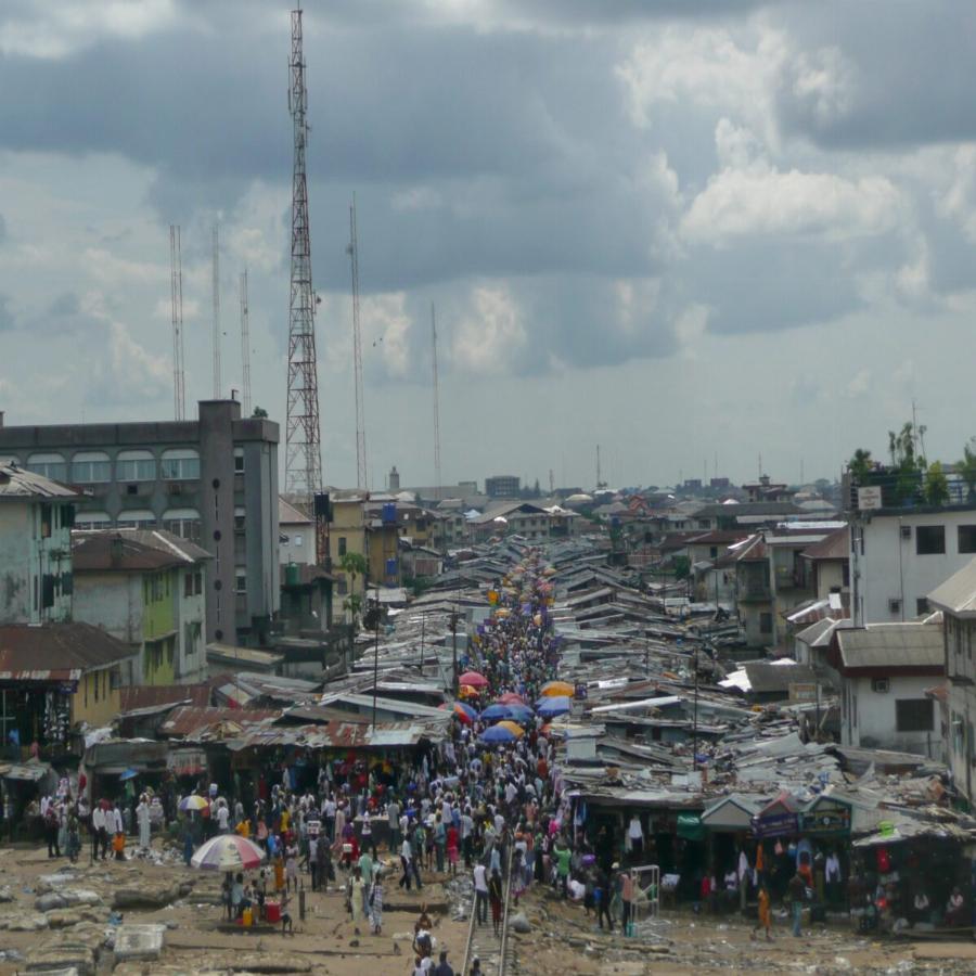 Δημήτρης Γιαννούσης: Ο Έλληνας γιατρός που σώζει ζωές στις εμπόλεμες ζώνες και στις αφρικανικές φαβέλες