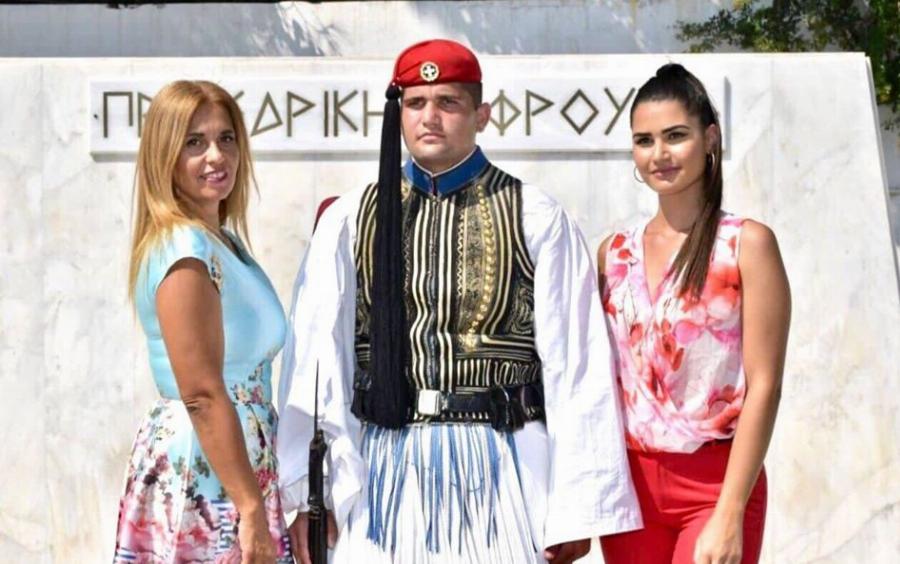 Αντωνία Μαρκογιαννάκη: Η περηφάνια της μάνας που καμαρώνει τον Εύζωνα γιο της