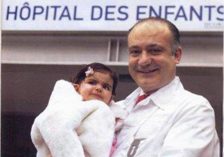 Αυξέντιος Καλαγκός: Ο γιατρός των φτωχών παιδιών – Έχει χειρουργήσει δωρεάν 14.000 παιδιά