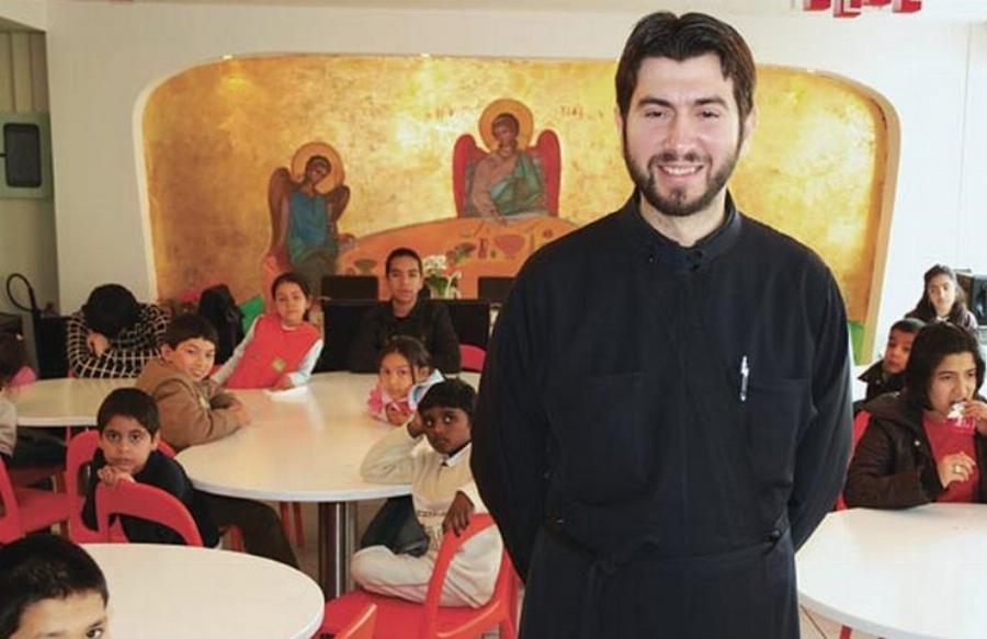 Πάτερ Αντώνιος: Ο παπάς της που άλλαξε τον κόσμο με την Κιβωτό του