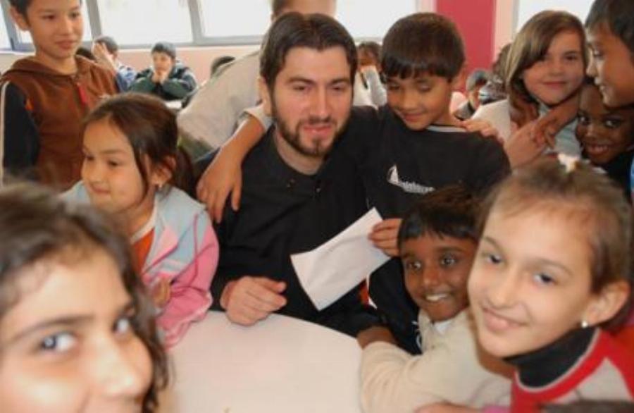 Πάτερ Αντώνιος: Ο παπάς της που άλλαξε τον κόσμο με την Κιβωτό του